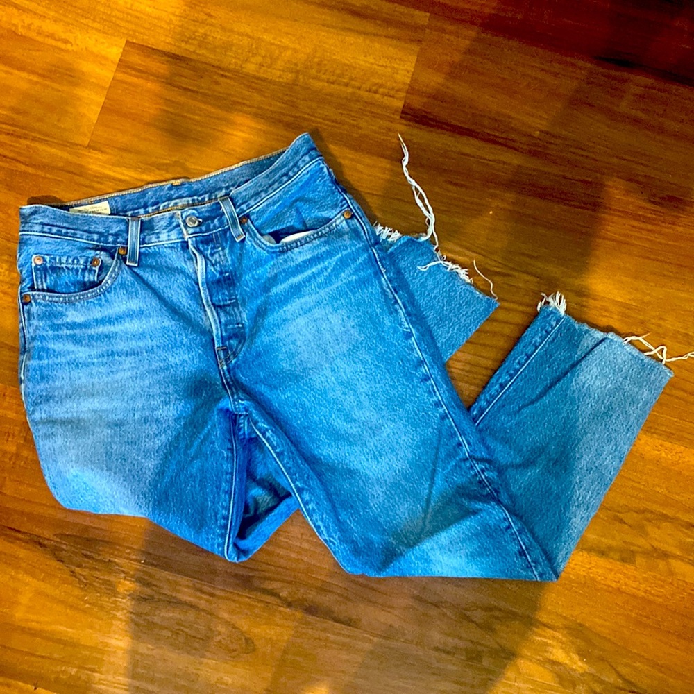 Women’s high rise cropped Levi’s | size 27